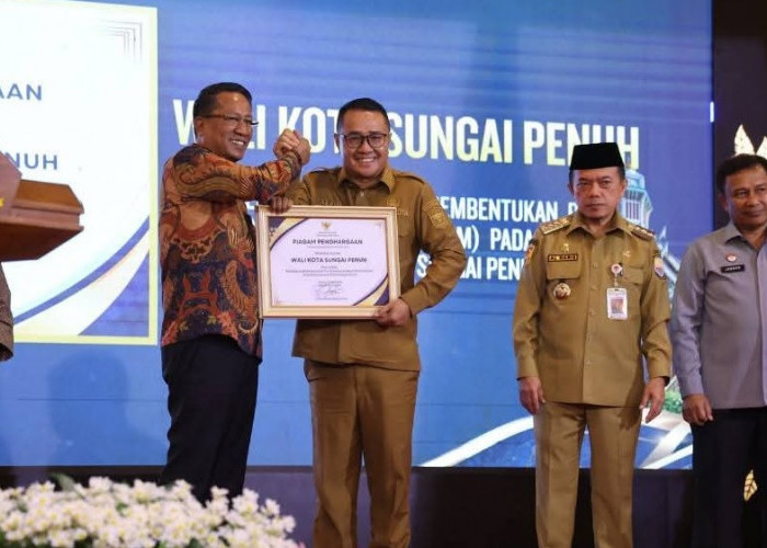 Dukung Pembentukan Posbakum Menteri Hukum Beri Penghargaan Wako Alfin