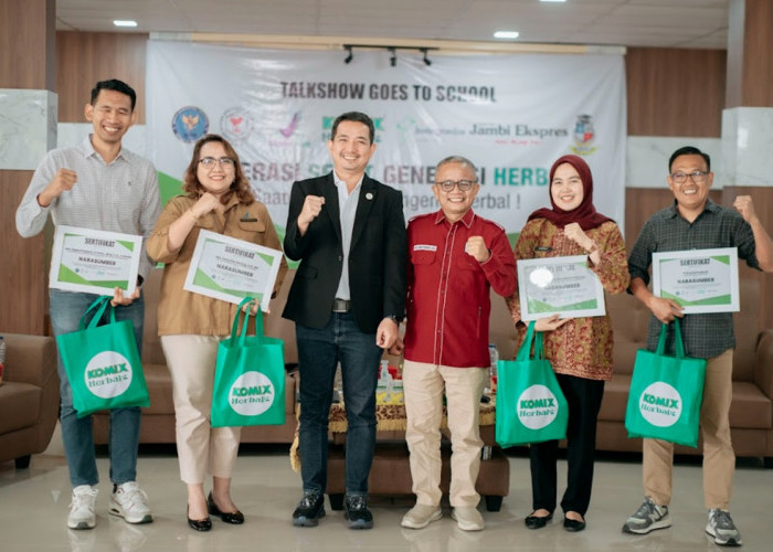 Kick Off di Kota Jambi, Komix Herbal dan IAI Gelar Talkshow Goes to School di 25 Kota di Indonesia