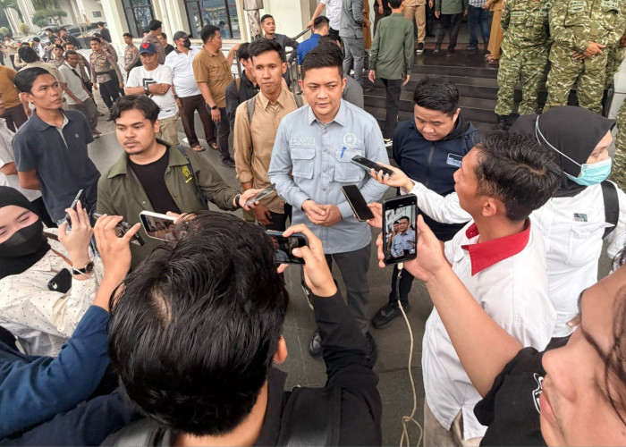 Temui Massa Demo, Ketua DPRD Jambi M. Hafiz Fattah Buka-Bukaan Soal Pengawasan Anggaran Karhutla