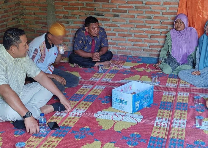 Bupati H M Syukur Jenguk Warga Terserang Tumor