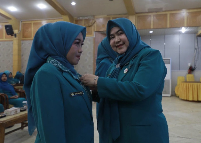 Hj. Fadhilah Sadat Tekankan Penguatan 6 SPM dari Desa Usai Sahkan Pengurus PKK dan Posyandu Tiga Wilayah