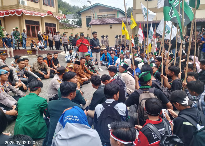 Breaking News..Ratusan Mahasiswa di Kerinci dan Sungai Penuh Aksi Unjuk Rasa 