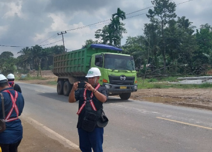 Satker PJBH Jalan Tol Jambi Tegur Vendor, Tegaskan Wajib Jaga Lingkungan Saat Bawa Material 
