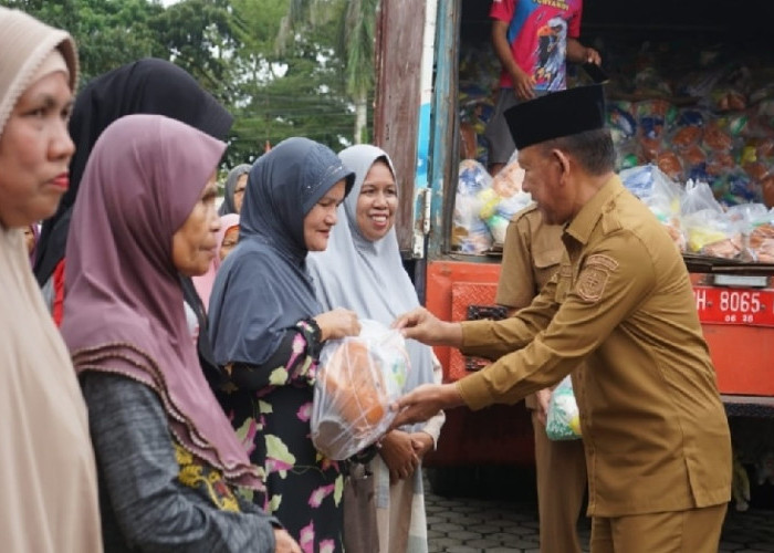Wabup A. Khafidh Buka Pasar Murah Bersubsidi, Bayar Rp 75 Ribu dapat Paket Rp 125 Ribu