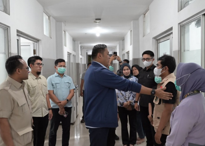 Kepala BGN Suspend Dapur MBG Usai Jenguk Korban Dugaan Keracunan di Semarang