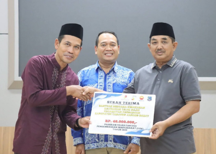 Bupati Anwar Sadat Serahkan Bantuan PetroChina untuk Korban Kebakaran Teluk Nilau