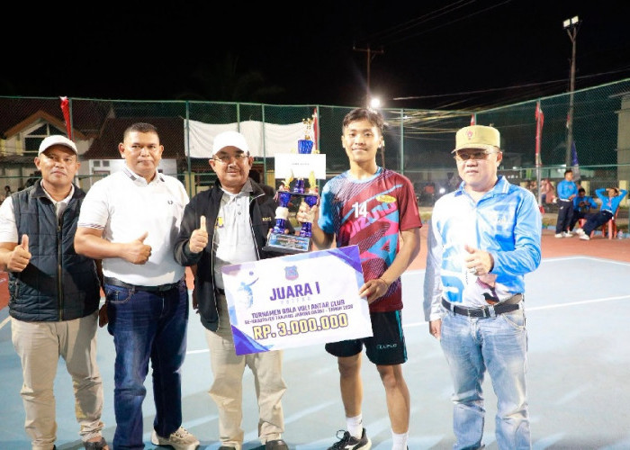 Bupati Anwar Sadat Resmi Menutup Turnamen Bola Voli HUT ke-61 Tanjab Barat