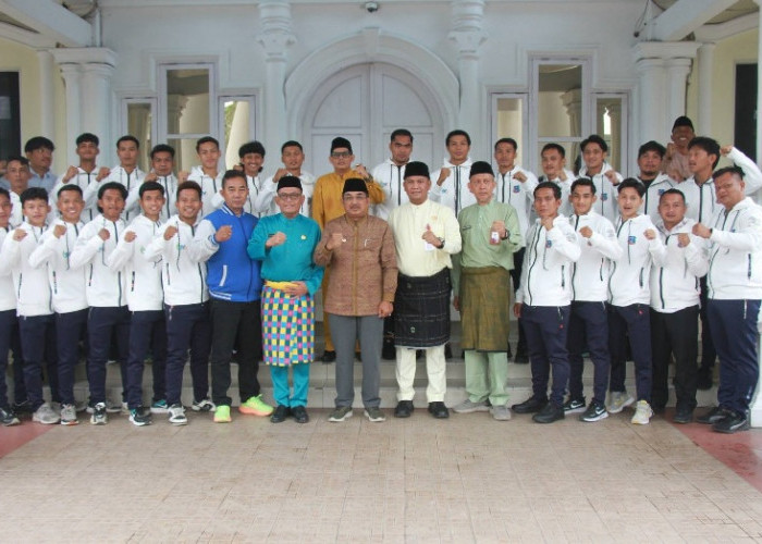 Bupati Anwar Sadat Lepas Kontingen Sepak Bola Tanjab Barat ke Gubernur Cup Jambi 2026