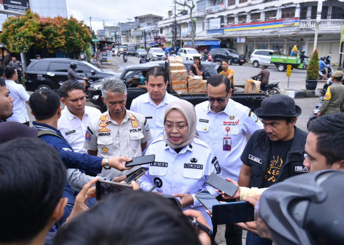 Utamakan Estetika Kota, Pj Wali Kota Jambi Tegaskan APJII Harus Konsisten Rapikan Kabel Internet 