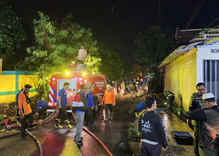 Bupati Anwar Sadat ‘Sidak’ Pembersihan Drainase di Sekitar Stadion Bhakti Karya