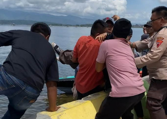 Perahu Wisata Karam di Danau Kerinci, Evakuasi Darurat Dilakukan Warga