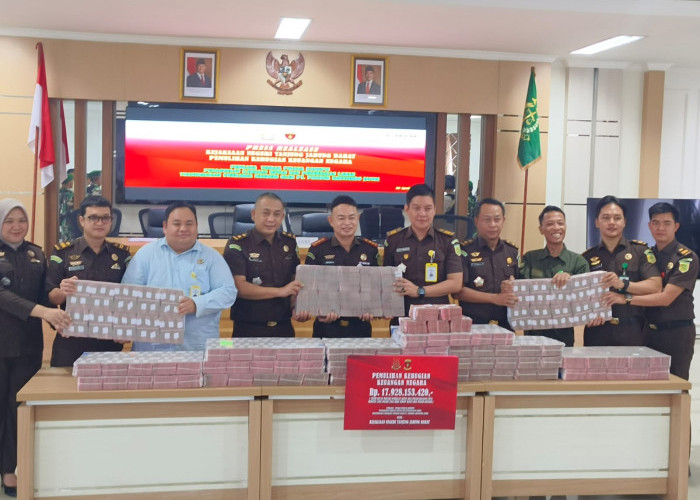 Kejari Tanjabbar Kembalikan Uang Negara Rp17,9 miliar dari kasus lahan PT PSJ