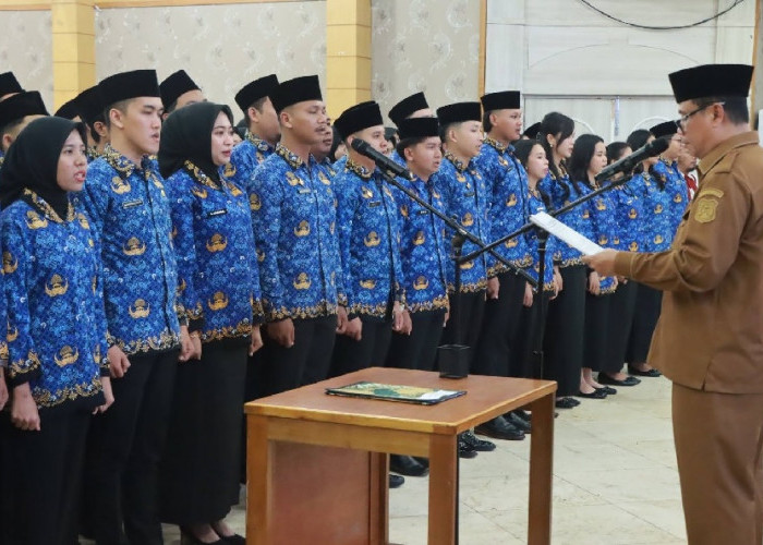 Wabup Katamso Pimpin Sumpah PNS dan Serahkan SK CPNS 2024, Tekankan Adaptasi Digital dan Peningkatan IPM