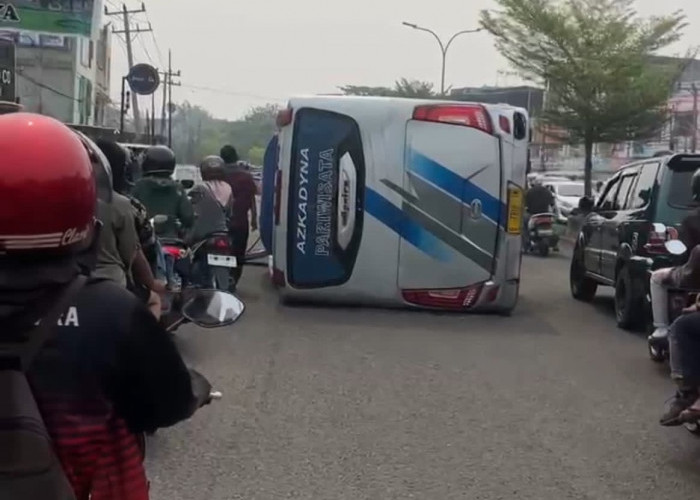 Detik-detik Bus Pariwisata Terguling di Pattimura Jambi, Ini Pemicunya