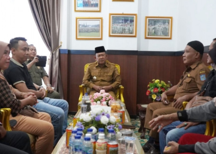 Pedagang Ayam Minta Izin Jualan, Wabup Khafidh Koordinasi ke Bupati