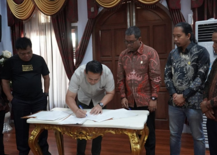Tingkatkan PAD, Bupati Merangin Teken MoU dengan PLN soal PBJT dan PJU