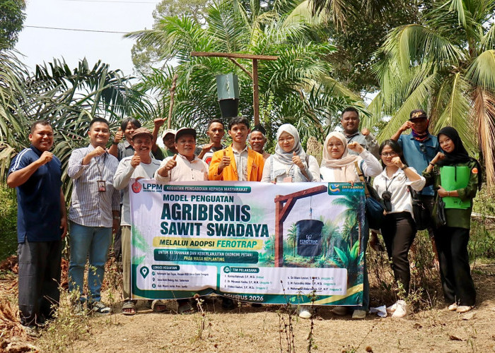 Dosen UNJA Dampingi Petani Sawit Muaro Jambi Kendalikan Kumbang Tanduk melalui Ferotrap