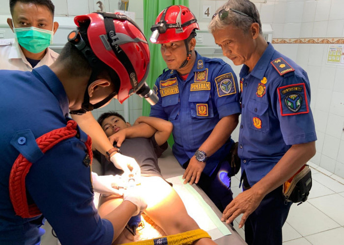 Iseng Masukan Cincin Titanium di Alat Kelamin selama 4 Hari, Bocah Laki-Laki di Mersam di Evakuasi Damkarmat