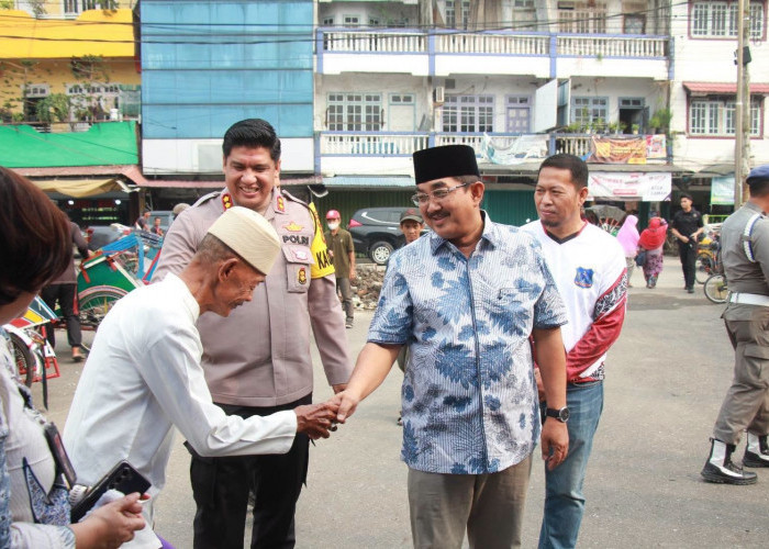 Bupati Anwar Sadat Berbaur dan Berdialog Langsung Bersama Warga di Kegiatan Jumat Berbagi
