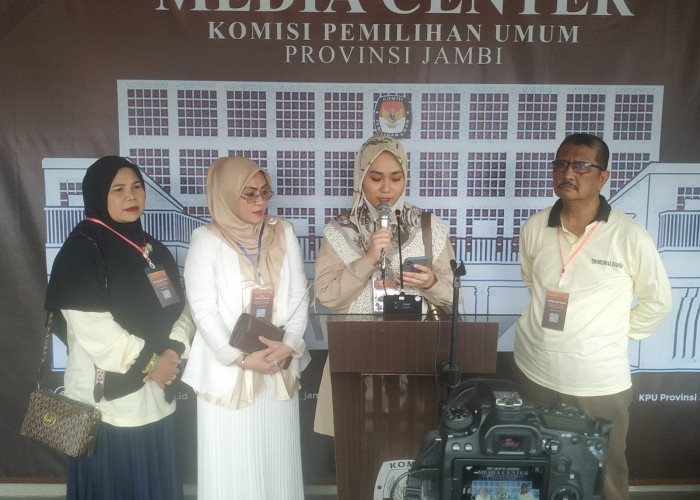 Ivanda Awalina Sukandar Gandeng Saniatul Lativa Serahkan Calon Dukungan DPD