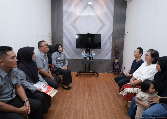 Kanwil Kemenkum Jambi Serahkan SK Penegasan Status Kewarganegaraan RI, Wujud Kepastian Hukum bagi Warga