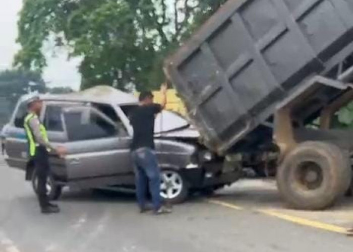 Kecelakaan Truk Hino Dutro dan Isuzu Panther di Tanjabtim, Dua Orang Luka-luka