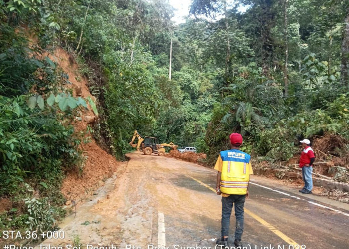 Jalan Nasional Sungai Penuh - Tapan Kembali Normal, BPJN Langsung Terjunkan Alat Berat Tengah Malam