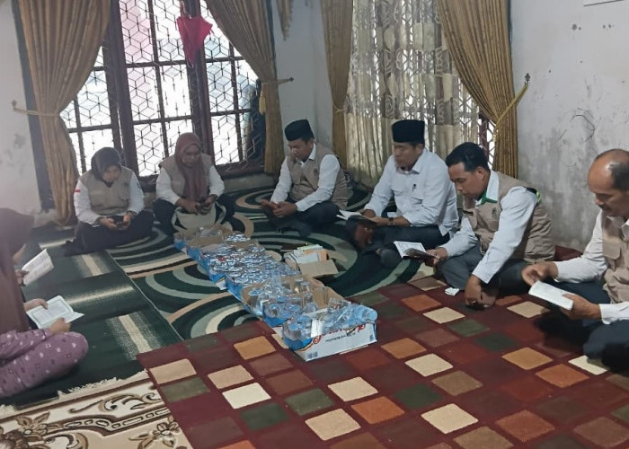 Suasana Haru Rumah Duka Jemaah Haji Kloter 24 Jambi, Kemenhaj Sampaikan Belasungkawa Langsung ke Keluarga