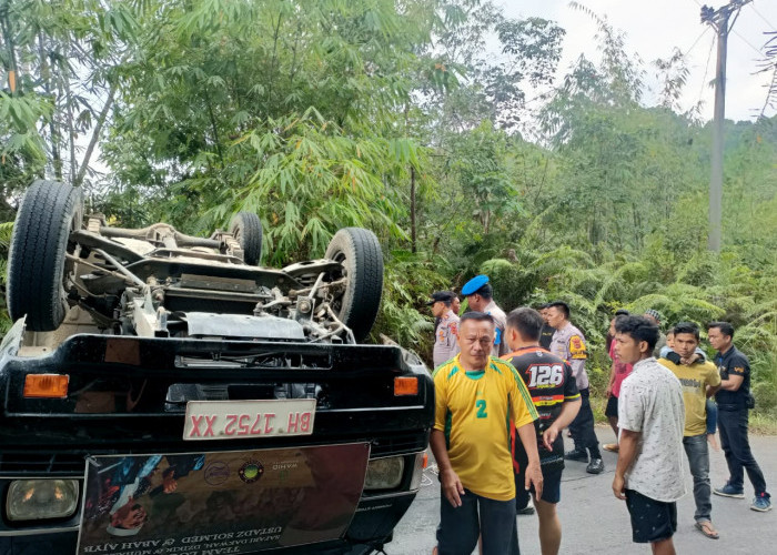 Mobil Bermuatan Barang Logistik Rombongan Ustadz Solmed Alami Kecelakaan Tunggal di Merangin
