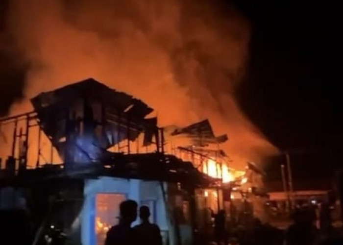 Kebakaran Hebat di Pandan Jaya Geragai, Sekitar 15 Rumah Warga Hangus