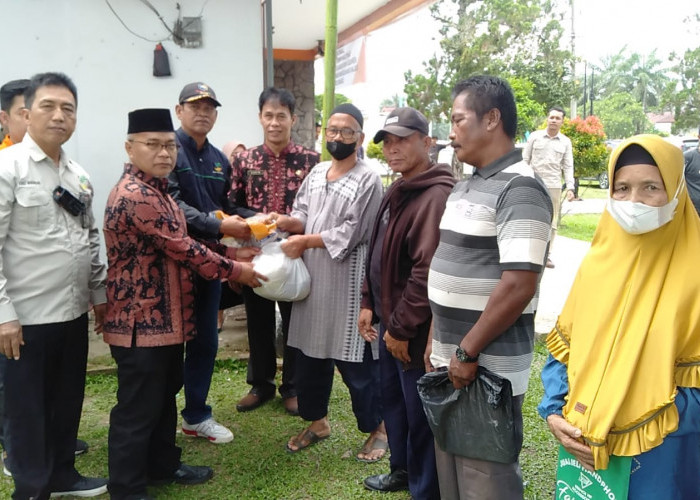 Sambut Lebaran Gubernur Al Haris Bagikan 600 Paket Sembako