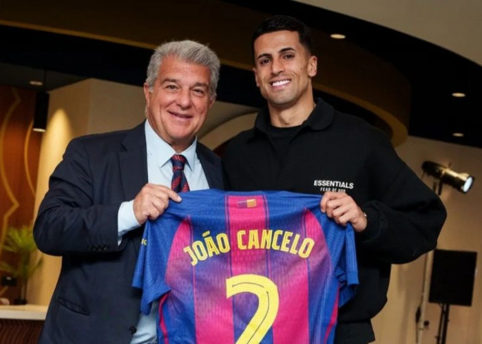 RESMI! Joao Cancelo Berseragam Barcelona
