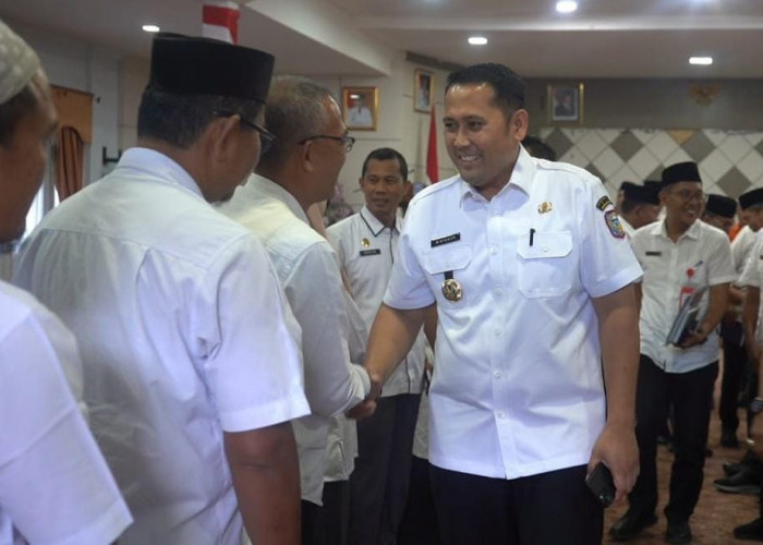 Bupati H M Syukur Gelar Rapat Perdana dengan OPD