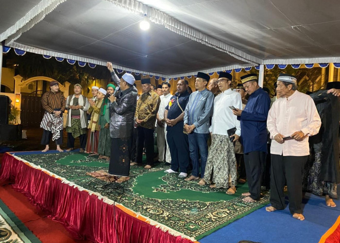 Wamen Diktisaintek dan  Pemeran 'Misteri Gunung Merapi' di Pengajian Az Zainy  