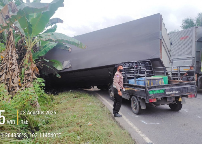 Dum Truk Kecelakaan Beruntun di Merlung, Satu Orang Meninggal 