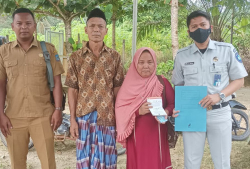 Jasa Raharja Santuni Korban Pengendara Motor Lawan Truck Tangki Kecelakaan di Muara Papalik