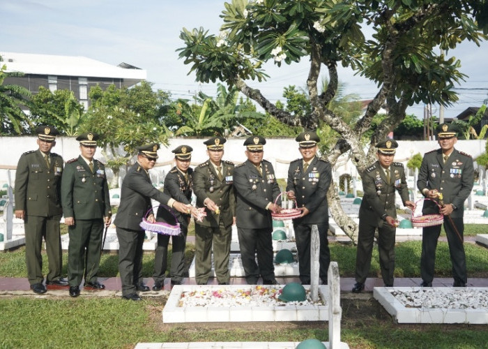 Kasrem 042/Gapu Pimpin Upacara Ziarah Nasional HUT Ke-79 TNI Tahun 2024