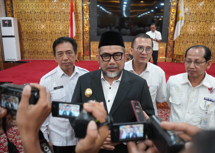 Pimpin Rapat Perdana, Pjs. Gubernur Sudirman Pastikan Pembangunan dan Pelayanan Masyarakat Tetap Berjalan