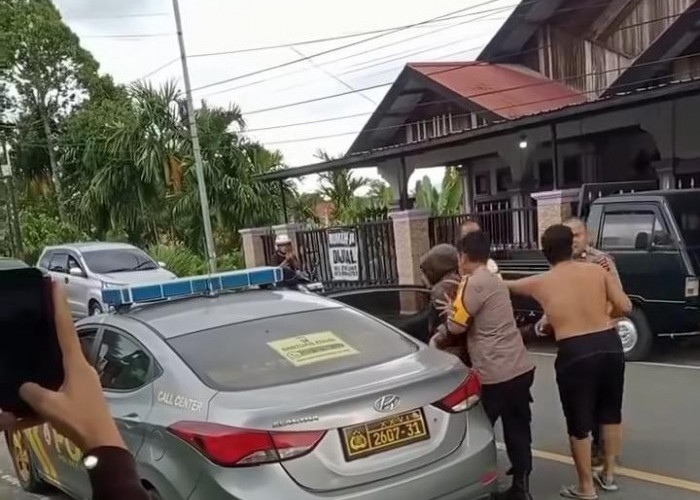 Resahkan Warga, Pria Bawa Clurit dan Parang Ditangkap di Tanah Kampung