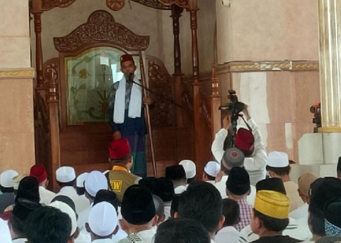 UAS Khutbah Jum'at di Masjid Agung Nur Addarojat Muara Sabak