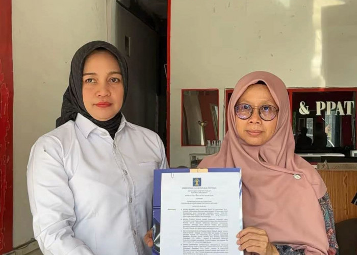 Serahkan SK Menteri Hukum, Kanwil Kemenkum Jambi Kawal Pengalihan Protokol Notaris di Merangin