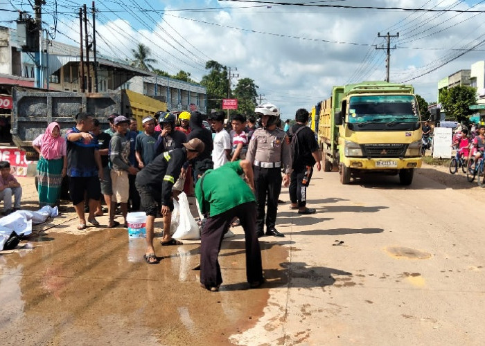 Laka Maut di Sungai Gelam, Dua Pengendara Motor Tewas Terlindas Truk
