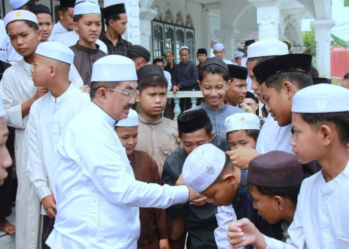 Bupati Anwar Sadat Ikuti Salat Istisqa di Ponpes Al-Baqiatusholihat, Ajak Warga Introspeksi & Jaga Lingkungan