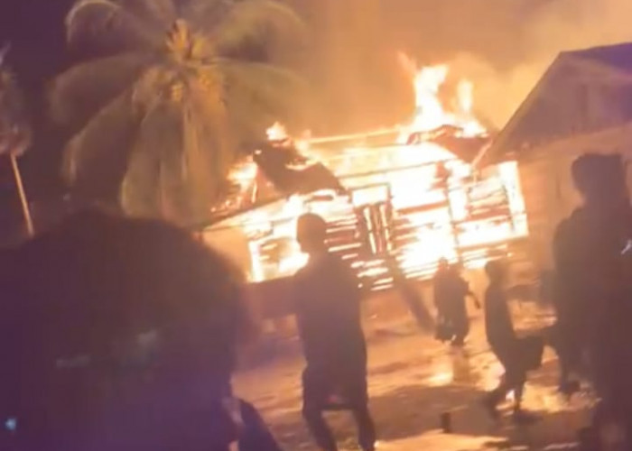 Kebakaran di Muaro Jambi, Rumah Nenek Sebatang Kara Ludes Dilalap Si Jago Merah