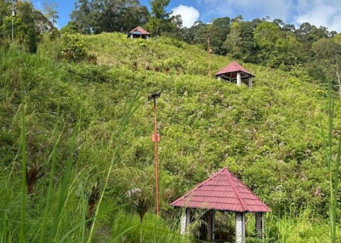 Ikon Wisata Bukit Khayangan Terbengkalai