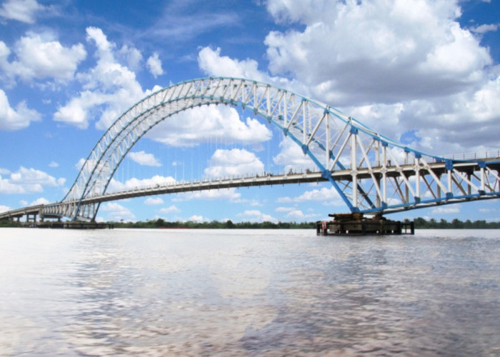 Duh! Jembatan Muara Sabak Diserempet Kapal Batu Bara, Masih Aman?