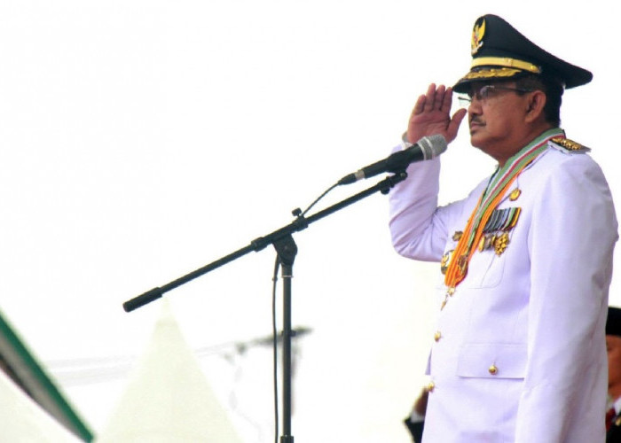 Bupati Anwar Sadat Pimpin Upacara HUT ke-81 RI di Tanjab Barat Meski Diguyur Hujan Gerimis