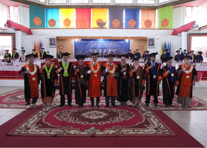 Kukuhkan 6 Guru Gesar, Rektor Sampaikan Duka atas Wafatnya Prof. Harizon 