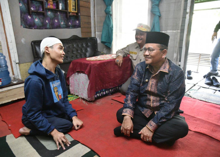 Wali Kota Maulana Bawa Bantuan dan Harapan untuk Warga Terdampak Kebakaran dan Keterbatasan