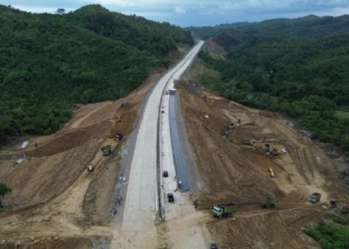 KemenPU Mulai Terapkan Campuran Asbuton A30 pada Ruas Tol Strategis